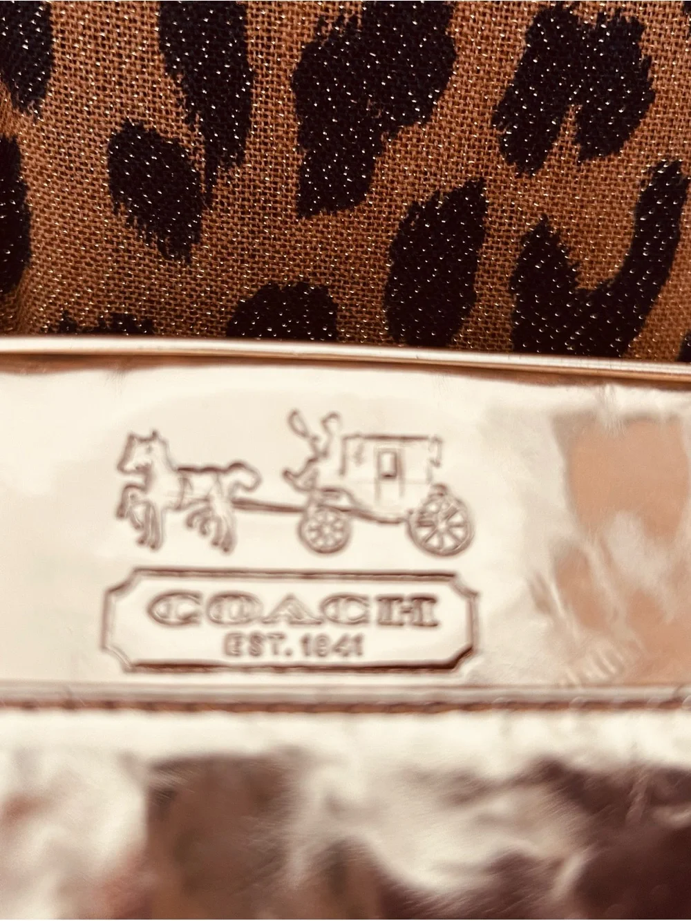 💛COACH💛NWT💛🩷 Metallic Gold Women’s Clutch Bag w/pink interior